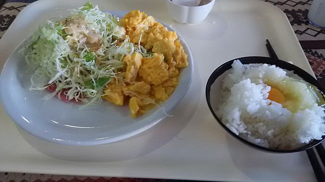 ホテルの朝食バイキング<br /><br />卵かけご飯にしてみました<br /><br />卵が好きなので多めにとります<br /><br />