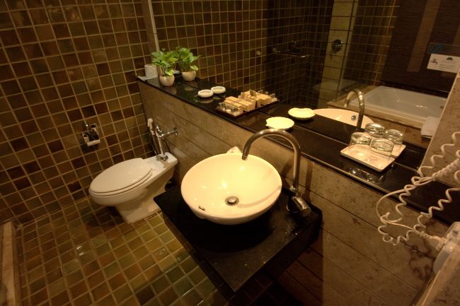 洗面台、トイレ。