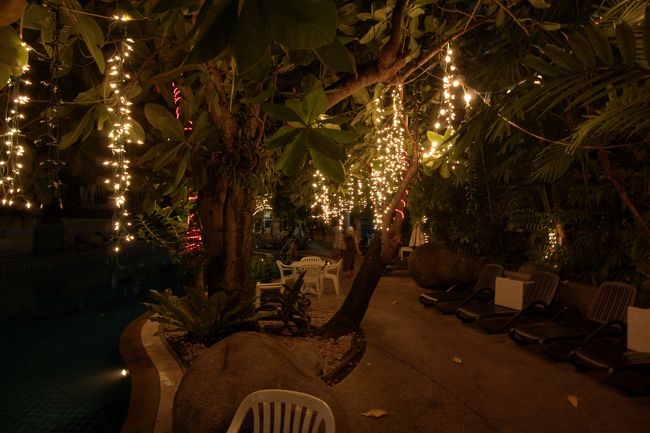 プールはPM７：００まで、