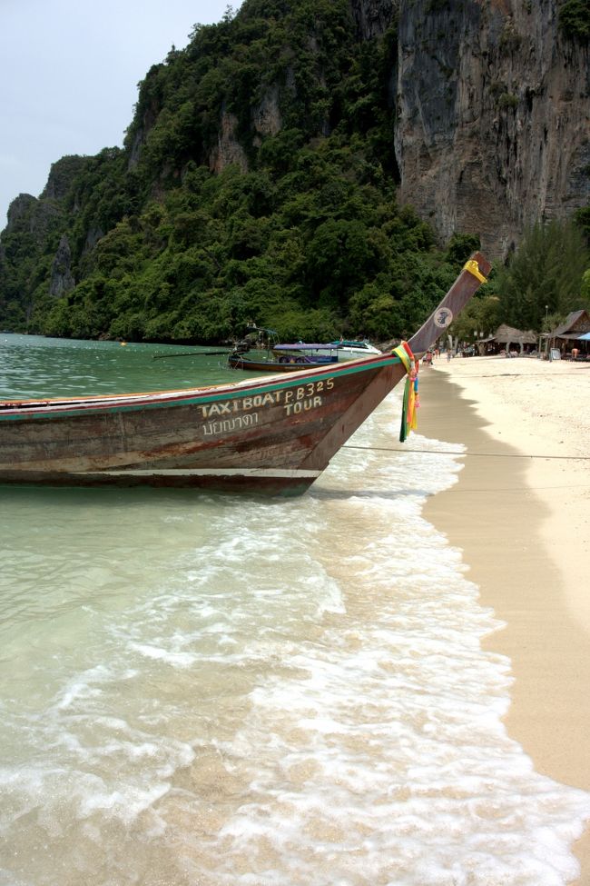 リゾートの船でしょうか。