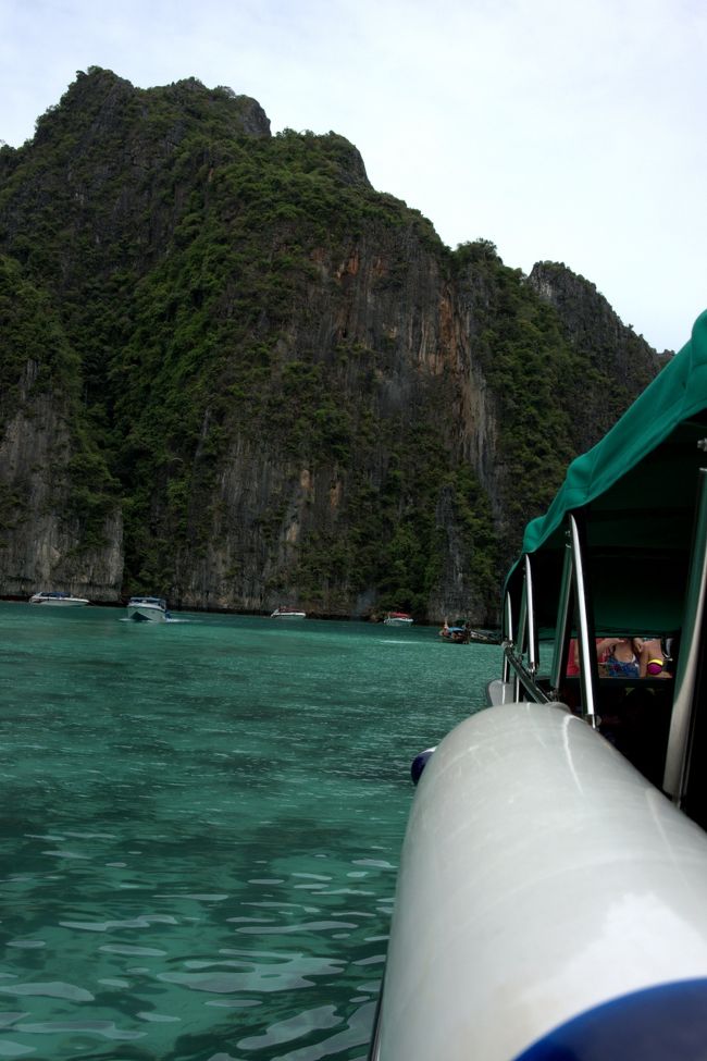 ふたたびスピードボートで海に出ます。