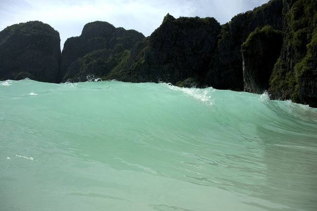海に入ってみます。