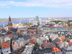 先を急ぎます。

さて!!ペテロ教会の塔からの素晴らしき眺め~~。

・登頂：7.00ユーロ

遥か向こうにバルト海が観えます。