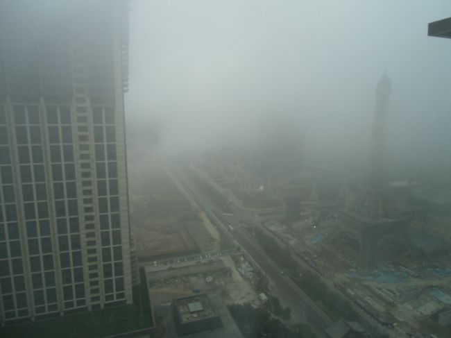 朝起きたらこんなに霧が出てた