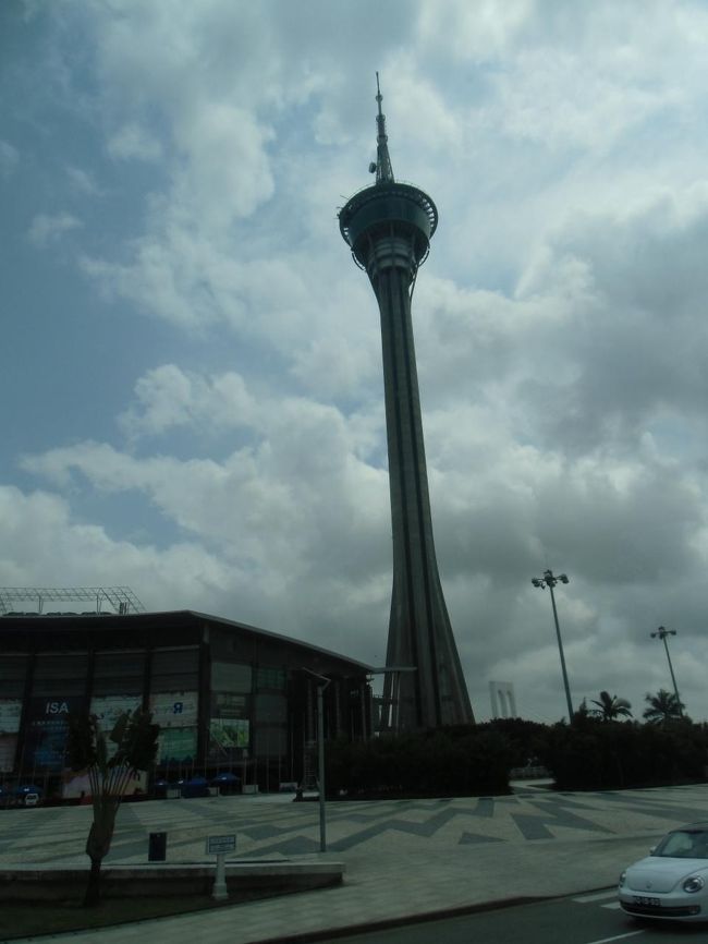 マカオタワーの近くを通った。<br />前に来た時に登ったので、今回は行かなかった