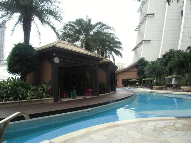 朝早いせいか、誰も泳いでいなかった