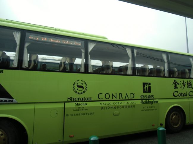 バスがやって来た