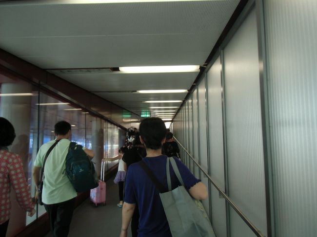 1時間くらいで香港空港へ到着