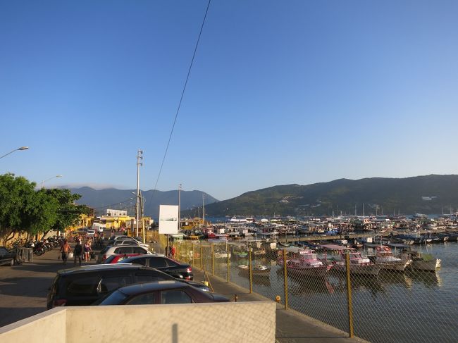 島に入るには海軍の許可が必要なため、必然的にボートツアーに参加する必要があります。ツアーはフォルノ港から出発します。