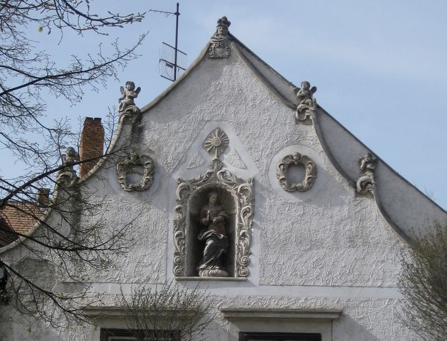 普通の農家にこんな装飾があるとは。<br />　　　　　　　　　　　　　　　　