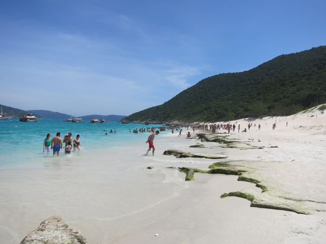 ２０１５年の世界で一番美しいビーチは、同じブラジルのフェルナンド・デ・ノローニャ島のビーチが選ばれました（２０１６年は二位）。<br /><br />https://www.tripadvisor.jp/TravelersChoice-Beaches-cTop-g1