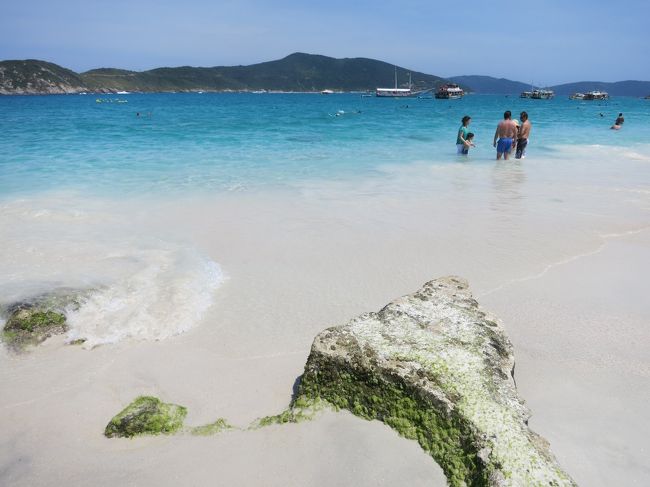 フェルナンド・デ・ノローニャ島は、赤道近くの大西洋の真ん中にあります。そこまで行くのは大変なので、ここが一番と思っていた方が都合が良いですね（笑）。