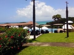 小浜島に着いたらＡコースの２人のみでマイクロバス観光です。
まずははいむるぶしへ行きランチを頂きました。