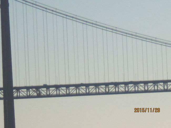 ４月２５日橋です。<br />橋は、２階建てになっており、下段を電車が、上段を自動車が通行します。