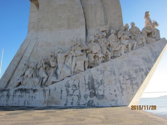 ”発見のモニュメント”<br />先頭に、”エンリケ航海王子”です。