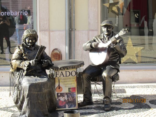 大道芸人です。<br />今年の、トレンドは、”人形　OR　銅像”みたいです。