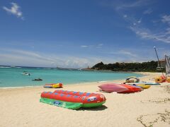 １０時４０分に那覇空港に着き、午後３時にホテルにチェックインの予定だったので、海沿いのビュースポットに立ち寄りながらのんびりドライブするつもりだったんですが、レンタカーを借りるのにも結構時間がかかり、出発してからも５８号線は渋滞に次ぐ渋滞で、みるみる時間が無くなり、結局、最後に訪れる予定だった部瀬名岬に直行することになってしまいました。