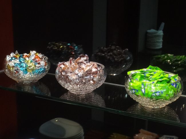 チョコやキャンディーなど。