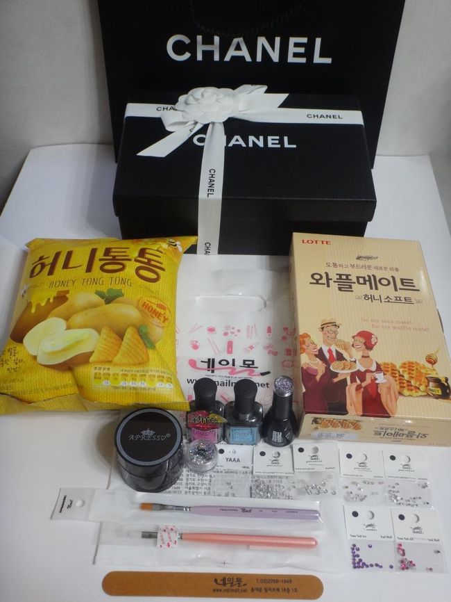 今回のソウル旅行で購入したものの写真。<br /><br />ホテルステイが目的だったため、あまりお買い物をしていませんね〜(苦笑)<br /><br />ちょっと普段よりも写真が少ないので、東京のコリアンタウンの現在の様子を<br />ご紹介しますね。(新大久保エリア)