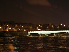 「バトー パリジャン」ディナークルーズ

アルマ橋（Le Pont de l'Alma）

予想より速いスピードで進んで行くクルーズ船、、