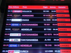 ほとんど寝られず定刻より早く
バンコク・スワンナプーム国際空港に到着です。