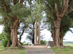 沖縄戦没者巡拝最初に訪れたのは、栄里之塔です。
ここは、歩兵第２２連隊第３２軍の左翼第一線部隊として真栄里付近に布陣して戦ったが、昭和２０年（１９４５年）６月１７日に全滅した。 兵士、住民を含め１万２，０００余柱を祀る。