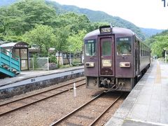 9:51神戸駅到着。
「ごうど」と読むが、旧国鉄時代は「神土」と本来の地名と異なる駅名で表記していた
ここで途中下車。
わたらせ渓谷鐵道のきっぷは、水沼と神戸で途中下車ができる