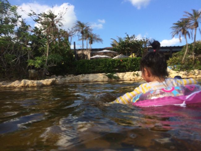 温泉は温かくていいんですが、風が吹くと肌寒いので、ラッシュガードは必須でした。