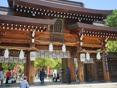 神戸の中心地「神戸駅」から徒歩3分にある湊川神社に参拝しました。