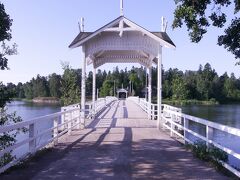 そうしてトラムで中央駅まで行き、24番バスでセウラサーリ島へ。
日曜の朝、たまにランニング中の人に行きかいます。