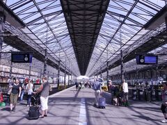 いよいよヘルシンキにもお別れです。
便利で落ち着く、好きな街なのでちょっと寂しい。

中央駅から空港行の列車に乗ります。ホームが結構遠い。
この列車、前来たときはなかったのになあ。
新しいみたいで、車両とかもきれいでした。