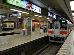阪神梅田駅へ。
阪神の車両と山陽の車両が並ぶ。