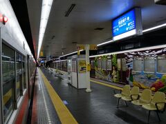 高速神戸駅。
阪急の電車と並ぶ。