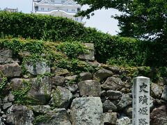 「白鷺城」こと世界遺産姫路城へ。
噂通り「真っ白」です。