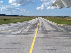 こっちもいい天気ー！

空港からはバスで行きました。
この運転手さんも親切で、私がどうやって街まで行こうか考えてたら話しかけてきてくれて、バスの時刻表とか街の地図とかをくれました。
ここで降りなーとか、帰りはここのバス停だよ、とか、降りるまで親切でした。
おかげで帰りも悩まずにすんだなあ。