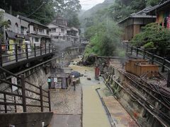 熊野本宮大社から車で２０分ぐらいのところにある湯の峰温泉。