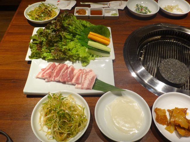 東京・新大久保【とんちゃんプラス】職安通り店でいただいたものの写真。<br /><br />サムギョプサル<br /><br /><br />