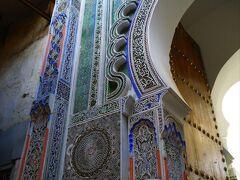 カラウィン・モスクの精緻な門。