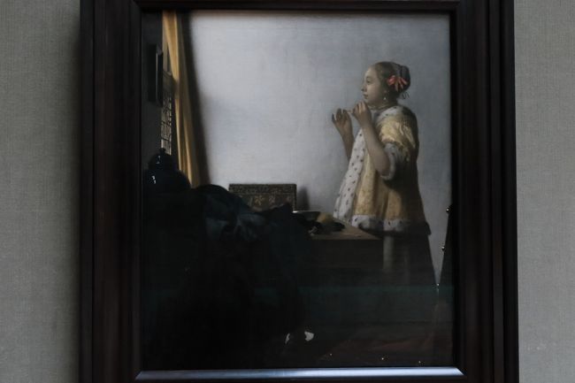 フェルメール「真珠の首飾りの女」<br /><br />名作目白押しの新しくて広い美術館ですが、人影まばらで随分と寂しい所でした。