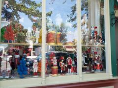 ナイアガラ・オンザレイクで見かけたクリスマスグッズのショップ。
メイドインチャイナに辟易して買わずに店を後にしました；；
