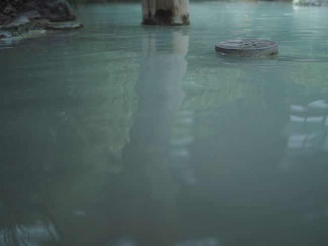 硫黄臭もそんなにきつくないので、硫黄の匂いが苦手な方でも大丈夫かと。<br />温度はぬるめなので、のんびり浸かれます。