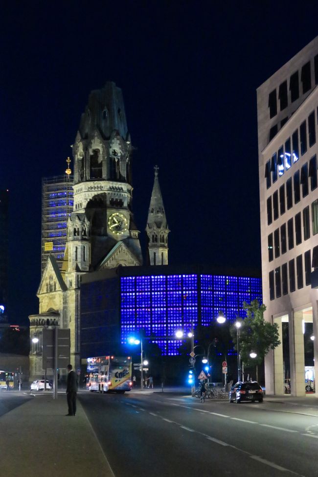 夜のカイザーヴィルヘルム教会。