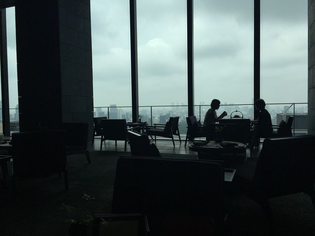 平日でしたが、窓際は予約が取れませんでした。この日は曇天。