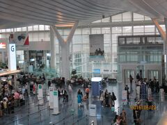 羽田から出発です。10：35発JAL便に搭乗。