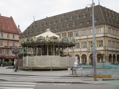 朝食の前に、やはり、大聖堂を見ておかなければ。。グーテンベルグ広場を通ります。朝早いので、誰もいません。