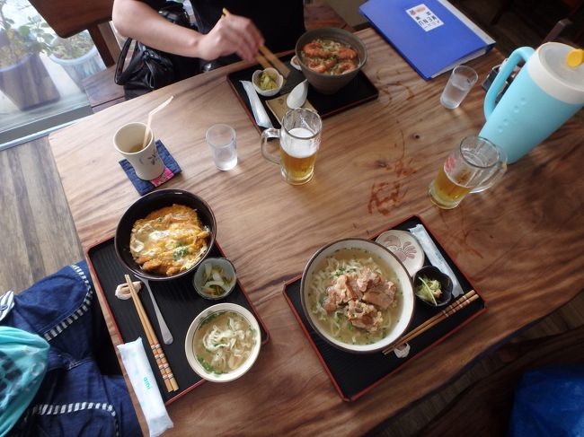 広々とした店内<br /><br />ソーキソバ、えびそば、かつ丼もあり！