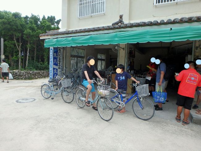 無事船酔いせず着いて、港にいくつも停まっているレンタサイクルの車の中から、「丸八レンタサイクル」さんを選びました。<br /><br />竹富島の地図をもらって、サイクリングGO〜♪