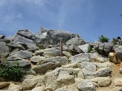 「観音岳」山頂（2841m）。鳳凰三山の最高峰です。