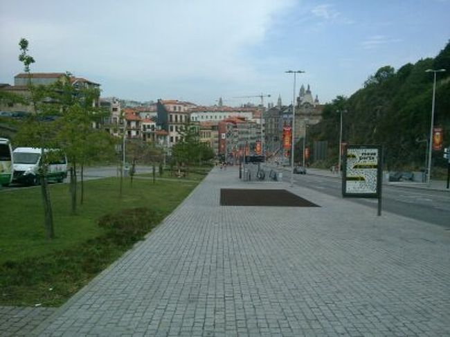 ドン・ルイス１世橋を渡って旧市街へ行きます。