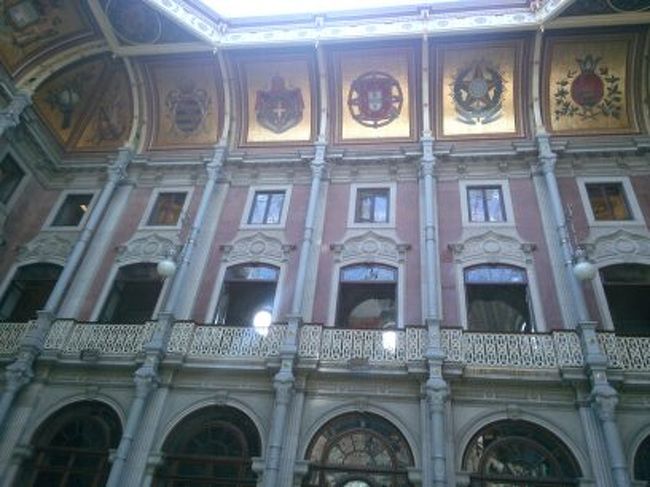 ４時３０分に見学予約していたボルサ宮に入ります。